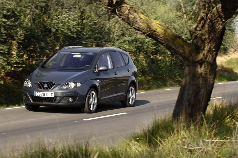  Seat Altea XL 2010 года  (фото 13 из 34)